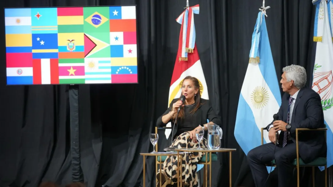 Marcela Aeberhard y Adrián Giglione, en la presentación de la competencia que se disputará en la Provincia. 