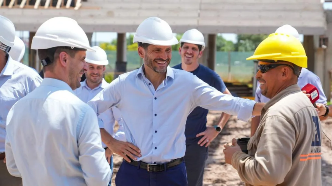 “Solo en esta ciudad, el gobierno provincial está invirtiendo alrededor de $35.000 millones en infraestructura vinculada al evento”, detalló Pullaro